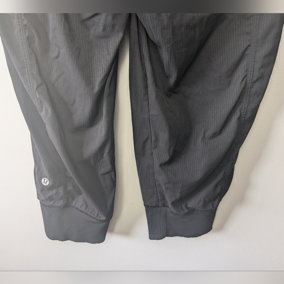 LULULEMON In Flux Crop Pants Size 4 Black Color With Pockets - Picture 11 of 16